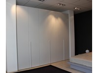 ARMADIO Novamobili design anta Liscia in finitura laminato materico color grigio nuvola Offerta Outlet Mobilgross .SCONTATO DEL -50%