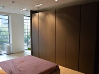 ARMADIO Orme design anta Gola in finitura laccato opaco color grigio antracite. Offerta Outlet Mobilgross .SCONTATO DEL -39%