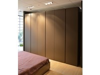 ARMADIO Orme design anta Gola in finitura laccato opaco color grigio antracite. Offerta Outlet Mobilgross .SCONTATO DEL -39%