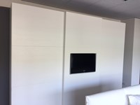 ARMADIO SCORREVOLE CON VANO TV