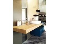 Particolare del pianale in rovere nodato