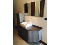 Bagno Area Arredamenti in laminato materico King old con piano in agglomerato di quarzo L. 161