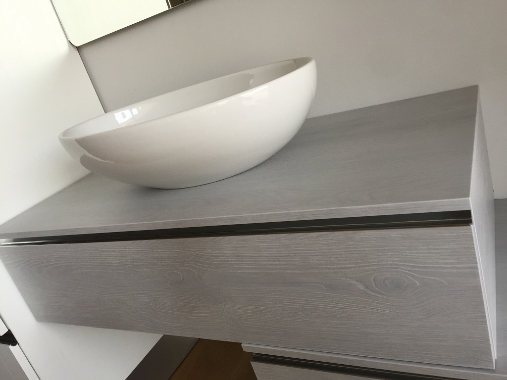 Bagno in materico effetto frassino grigio chiaro - Euro ...