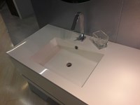 COMPOSIZIONE ARREDOBAGNO CON TOP MARMORESINA