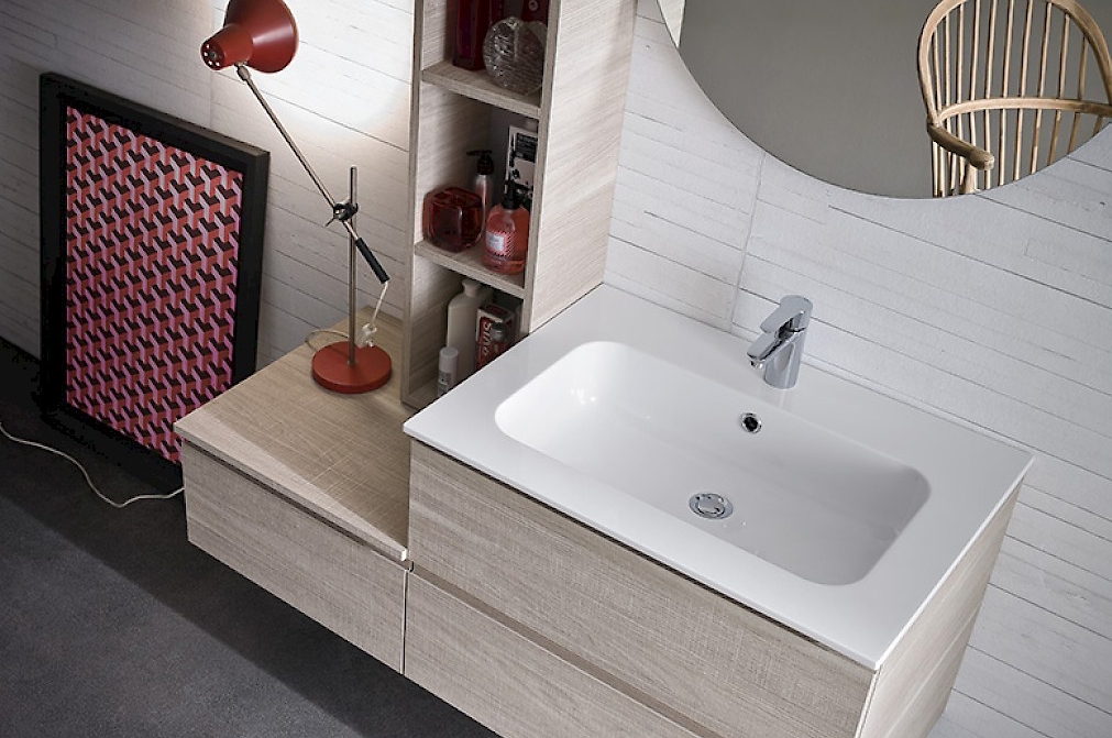 Bagno moderno sospeso compab nobilitato e marmo arredo bagno a ... Arredo bagno moderno in marmo