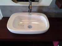 BAGNO SOSPESO CON LAVABO AD APPOGGIO