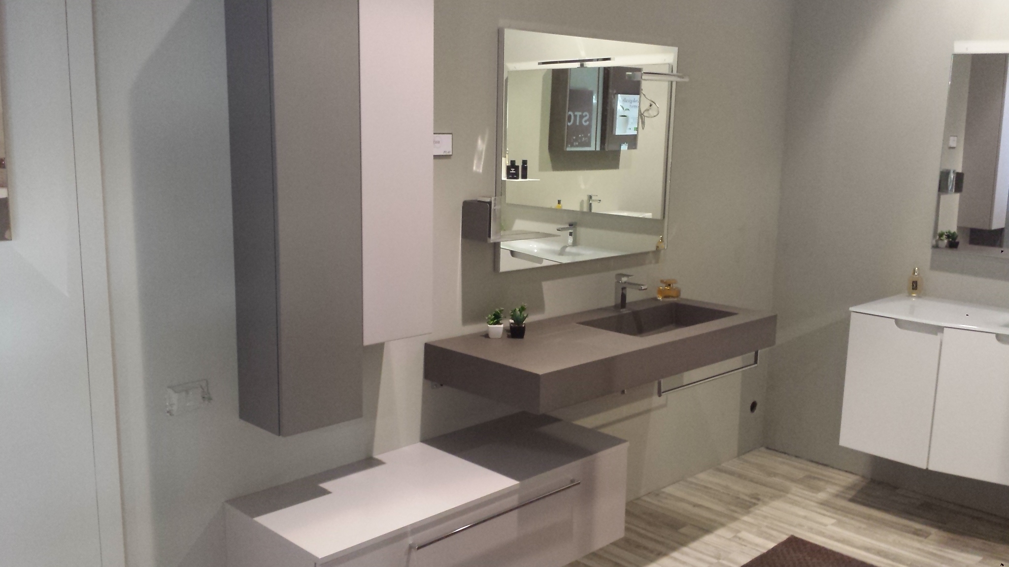 arredo bagno cerasa play visibile in showroom