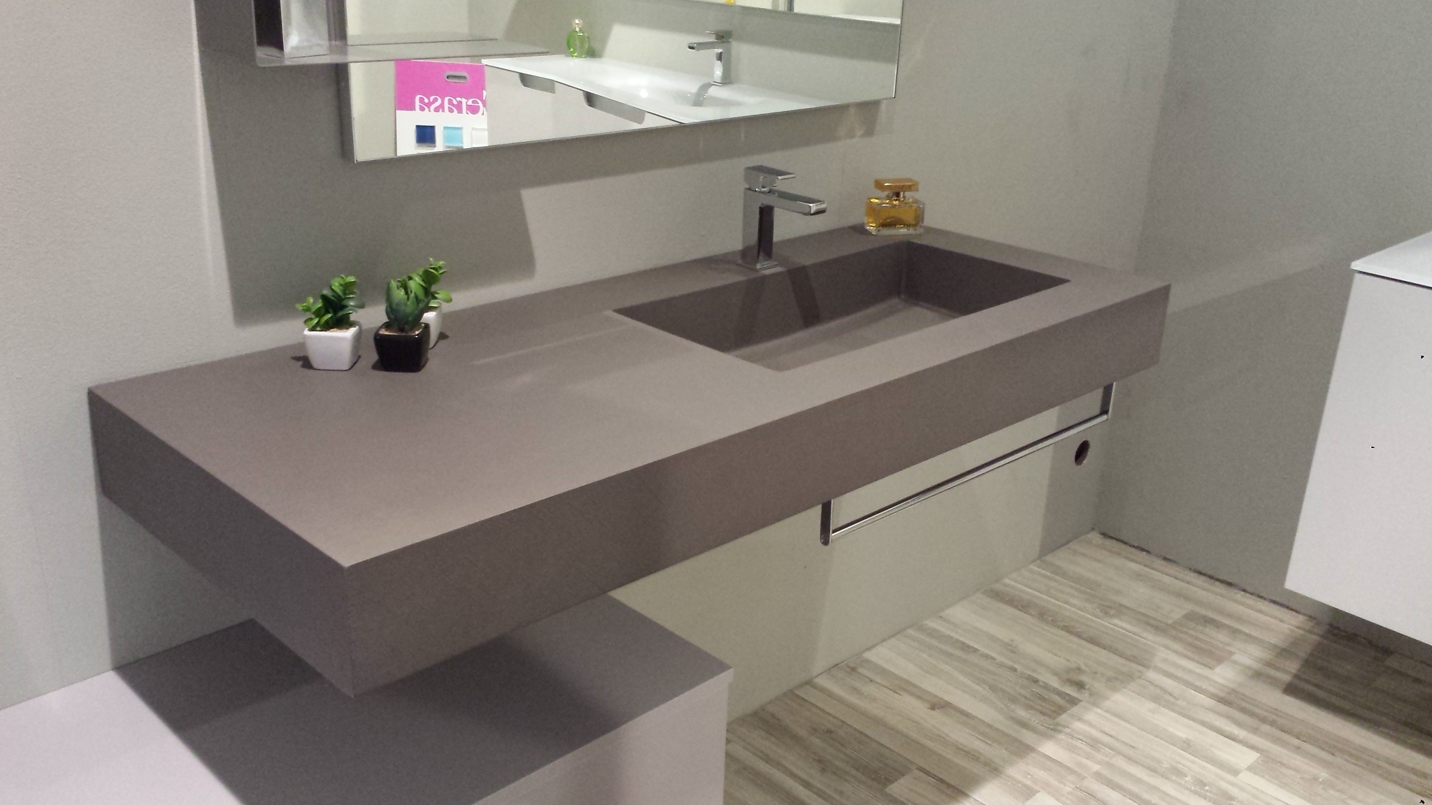 arredo bagno cerasa play mensolone con vasca integrata in ecocemento