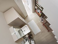 Composizione bagno 9 Arbi linea Ho.Me Laundry. La composizione è composta da una specchiera, una colonna portalavatrice e una combo.