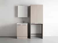 Composizione bagno 9 Arbi linea Ho.Me Laundry. La composizione è composta da una specchiera, una colonna portalavatrice e una combo.