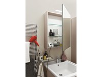Composizione bagno 9 Arbi linea Ho.Me Laundry. La composizione è composta da una specchiera, una colonna portalavatrice e una combo.