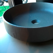 lavabo in ceramica da appoggio rivestito in ecomalta oltremateria color cemento pezzo unico