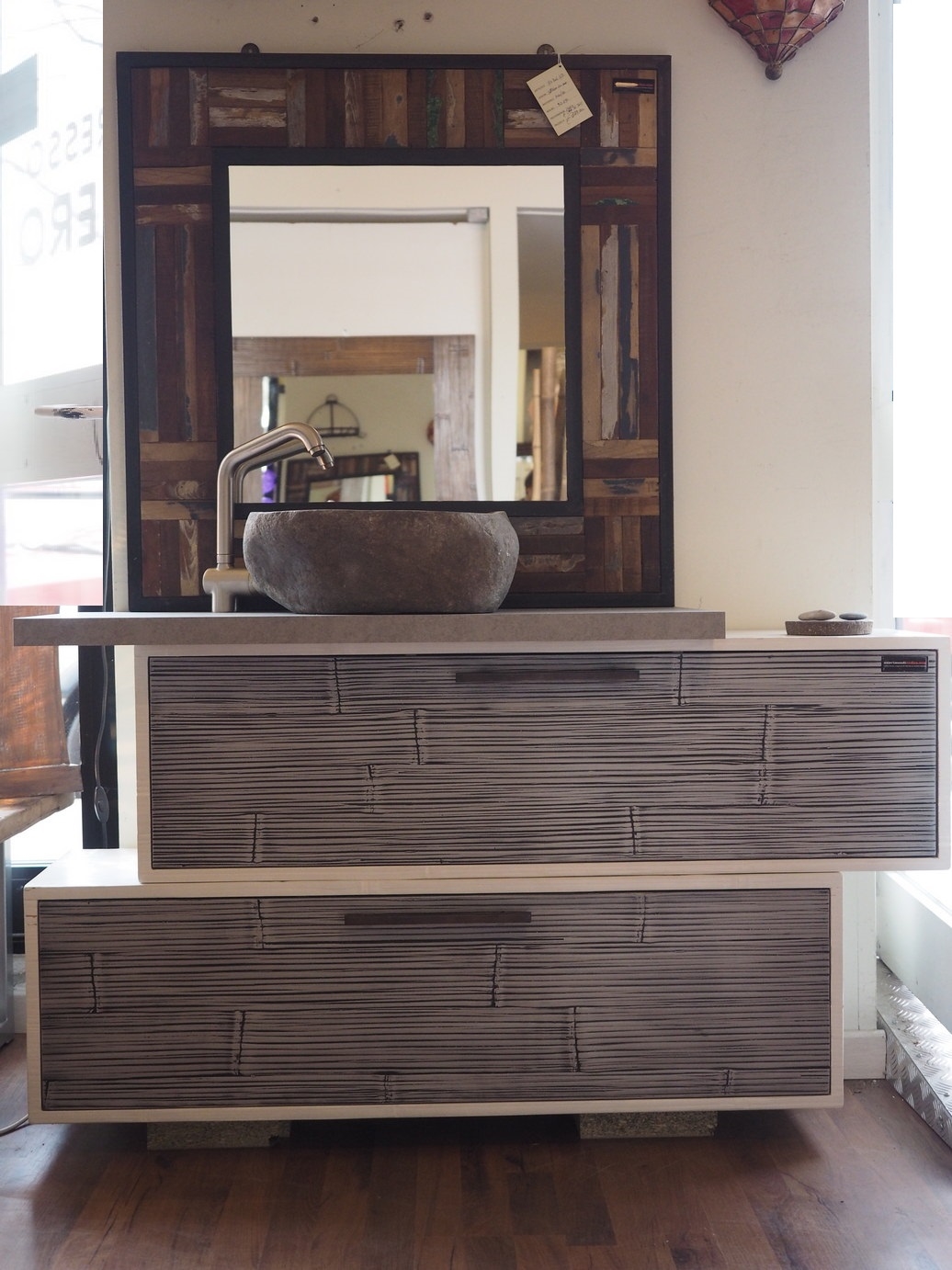 mobile bagno con lavabo in appoggio in legno e crash bambu cm 130 con top silver
