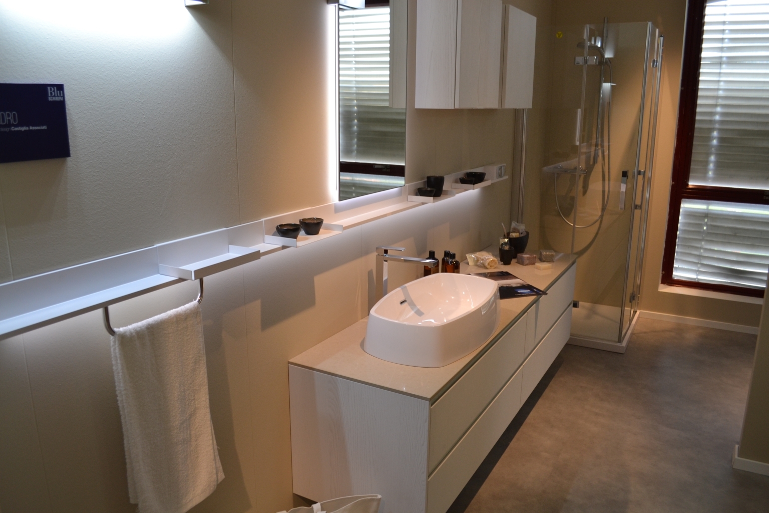 Accessori da bagno in legno: mobili da bagno moderni in legno ...