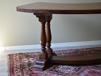 Scrivania curva con struttura e piano d'appoggio in legno massello di Produzione Artigianale. Scontata del -54%.