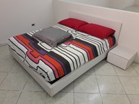 camera da letto in laminato corda venato composta da armadio, letto e 2 comodini