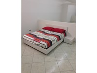 camera da letto in laminato corda venato composta da armadio, letto e 2 comodini