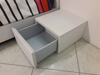 camera da letto in laminato corda venato composta da armadio, letto e 2 comodini