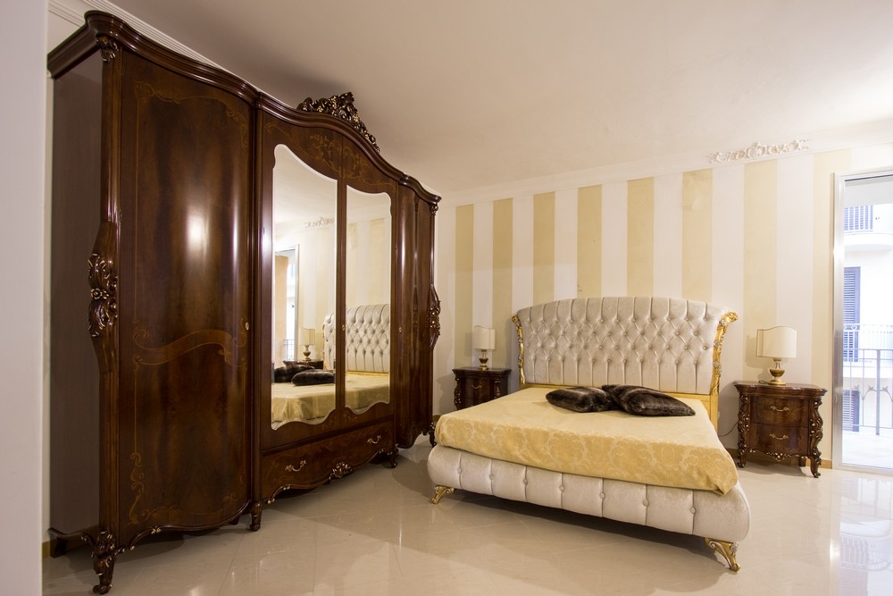 Camera da letto classica in piuma di noce collezione ...