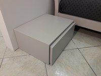 Comodino Tetris laccato opaco in offerta con camera matrimoniale