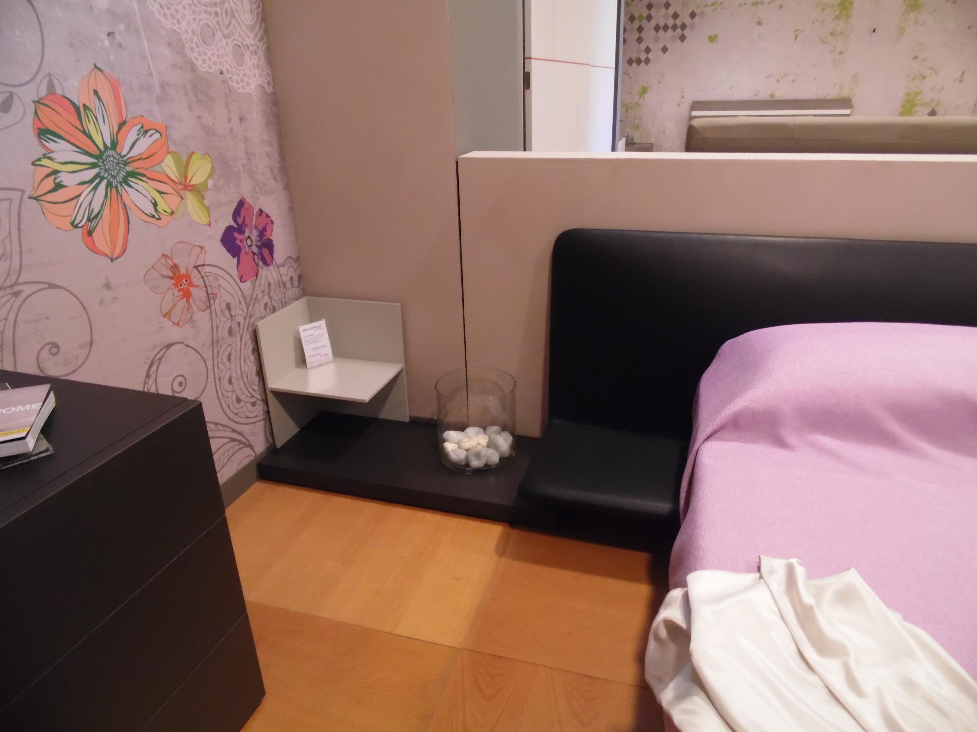 Camera pianca con armadio laccato poro aperto, letto filo xl e ...