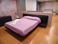 Camera Pianca con Armadio Laccato poro aperto, Letto Filo XL e Comò Segno - SCONTO -60