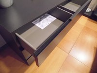 Camera Pianca con Armadio Laccato poro aperto, Letto Filo XL e Comò Segno - SCONTO -60