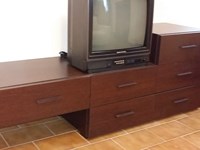 CASSETTIERA SFALSATA MODERNA IN LAMINATO SCONTATA DEL -50%