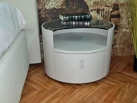 Comodino arrotondato Charme