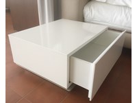 comodino flou scontato del 40% laccato lucido bianco rimini