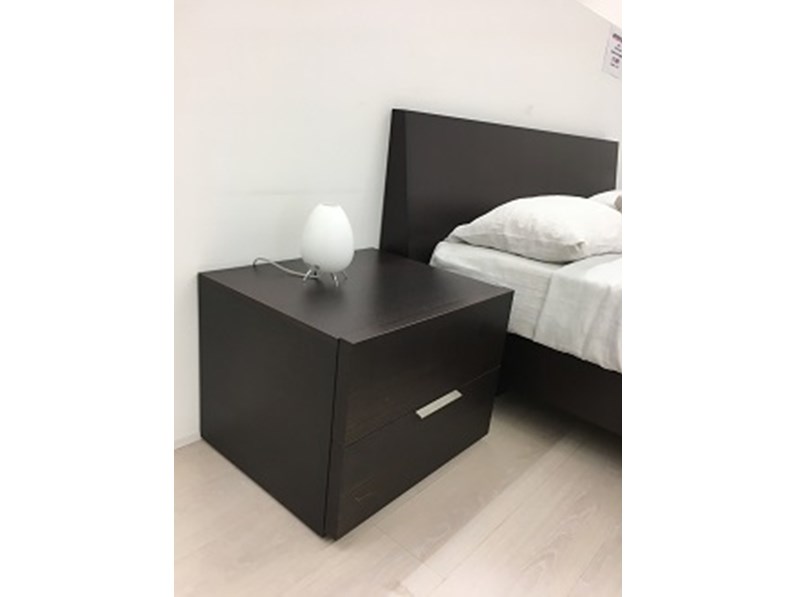 https://www.outletarredamento.it/img/camere/letto-completo-di-comodini-modello-ligio-di-sangiacomo-in-legno-tinto-wenge-a-prezzo-ribassato_N3_349594.jpg