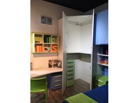 cabina spogliatoio con settimanale e appenderie interne