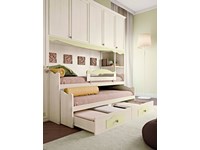 Cameretta Beverly in style classico con inserti colorati