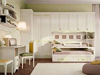 Cameretta Beverly in style classico con inserti colorati