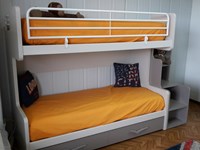 Letto a castello con 2 cassettoni e protezione lunga apribile