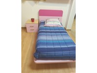 Letto e comodino