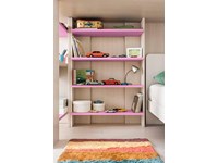 Cameretta per bambine colorata con due letti