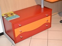 cassettiera con disegno ad onda