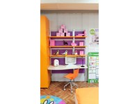 Boiserie con mensole e scrittoio sagomato