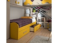 Letto basso con ampi contenitori sottostanti