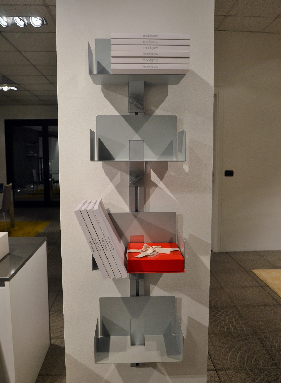 Aico design totem porta libri scontato del 50 % complementi a ...