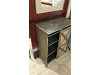 Mobile con ripiani e anta scorrevole industrial ferro e legno Moderno Legno Consolle con anta unica scorrevole