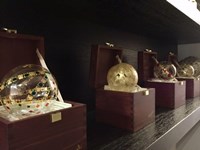 Diguel Sfere Artistiche in vetro soffiato ,Decorate a mano , commemorative annuali da collezione , oggetti d'arte esposti nel mondo