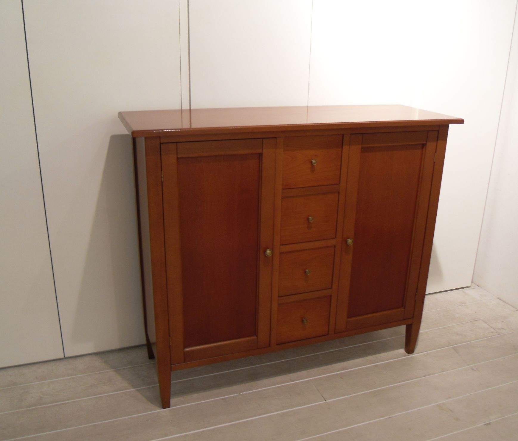 mobile angolare ciliegio