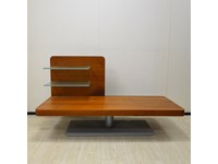 Mobile Soggiorno Porta TV con piano in legno in finitura cicliegio, struttura portante in acciaio smaltato e mensole in vetro. Scontato del -77%. Offerta Outlet Mobilgross