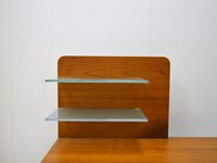 Mobile Soggiorno Porta TV con piano in legno in finitura cicliegio, struttura portante in acciaio smaltato e mensole in vetro. Scontato del -77%. Offerta Outlet Mobilgross