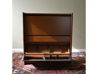 Scarpiera in legno. Composta da due vani capienti. Non ti daranno più fastidio le scarpe in disordine sul pavimento. Ciascuno dei compartimenti dotato di divisorio per ordinare le calzature. Scontata del -65%.