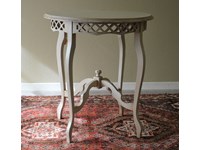 Tavolino modello Provenza in legno massello di Produzione Artigianale. Il tavolino è rifinito in laccatura Shabby Chic di colore bianco. Scontato del -56%. Offerta Outlet Mobilgross
