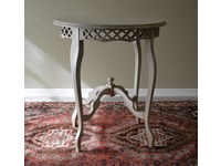 Tavolino modello Provenza in legno massello di Produzione Artigianale. Il tavolino è rifinito in laccatura Shabby Chic di colore bianco. Scontato del -56%. Offerta Outlet Mobilgross