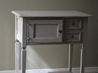 Tavolino rettangolare Provenzale in stile Shabby Chic. Il tavolino è realizzato in legno massello ed è rifinito in laccatura Shabby chic. Scontato del -27%. Offerta Outlet Mobilgross